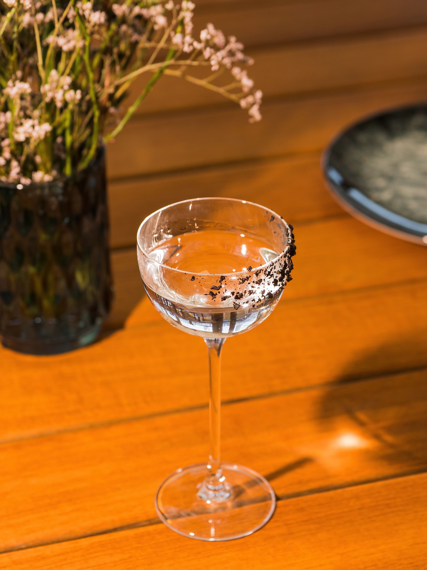 Next week, we celebrate the second of our monthly cocktail classics and this time, it’s the iconic Martini 💚
Our ROOF interpretation of a timeless favorite: Belvedere Vodka, dry vermouth, Himalayan salt water & black olive dust 🍸
In perfect timing with National Martini Day on June 19, our version is available only on Monday and Thursday next week ✨