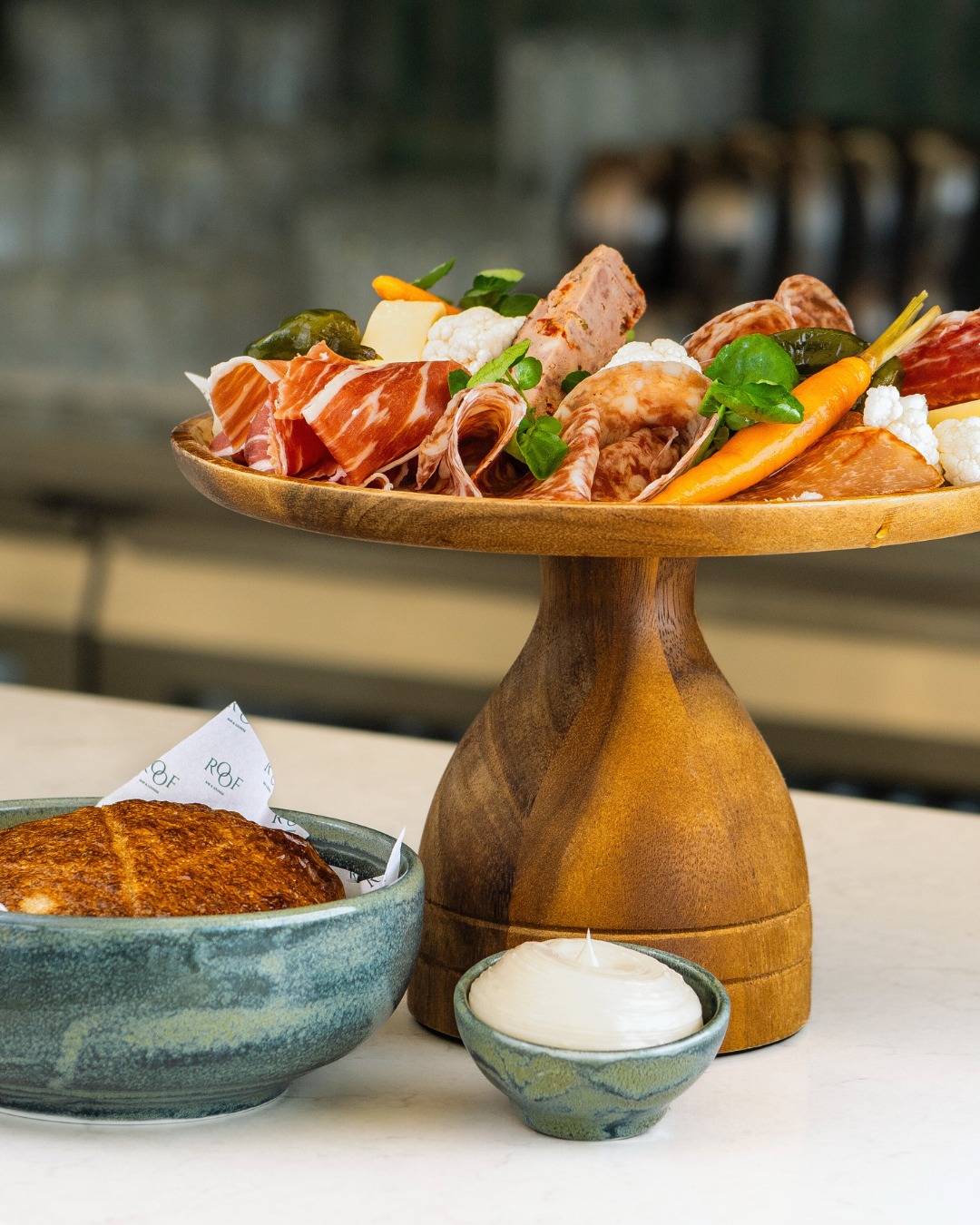 A charcuterie board of flavors: dried specialties, cheeses, pâté, pickles & freshly baked bread 🧀 🥖