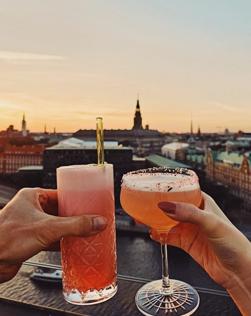 Our doors may be closed for now, but you can still give the gift of an elevated experience 🎁

Purchase a gift card today and treat someone special to the next ROOF season 🍸
➡️ Find the gift card link in bio

📸 @joicymuniz